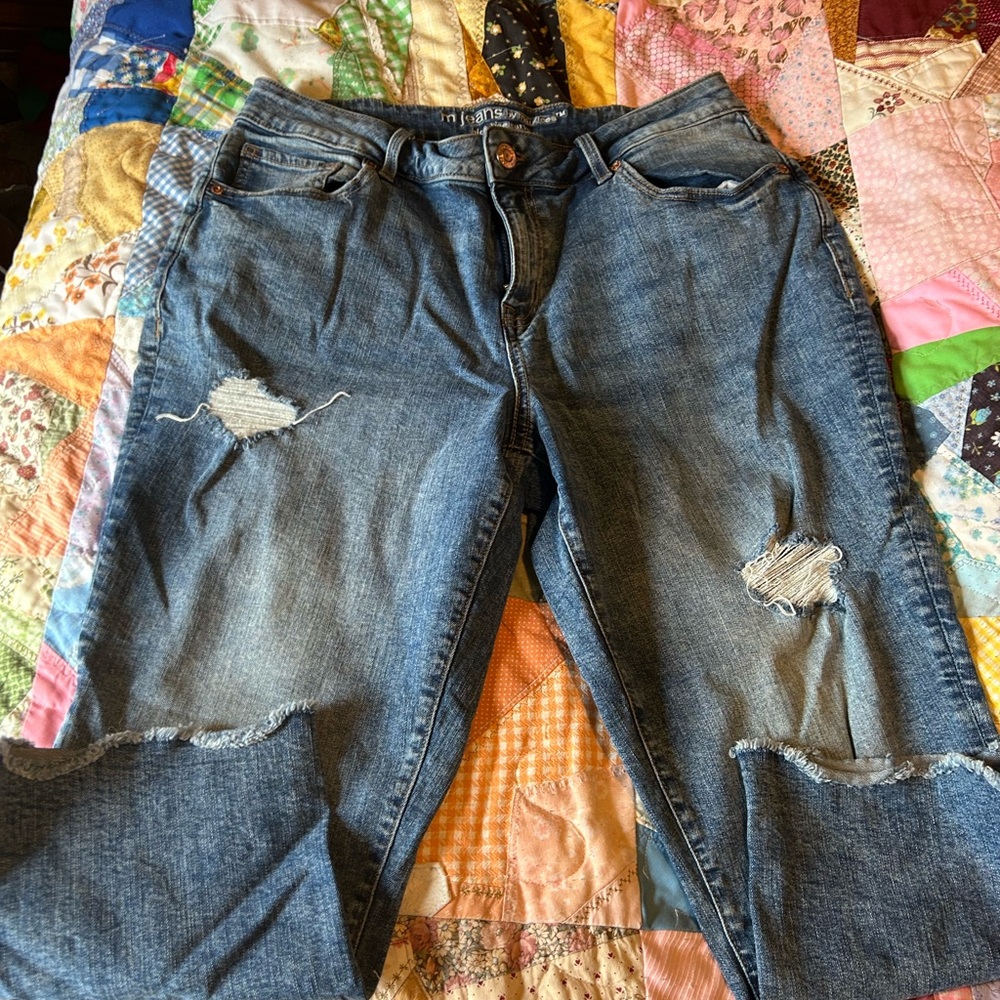 Maurice’s brand M high rise Curvy Distressed capris